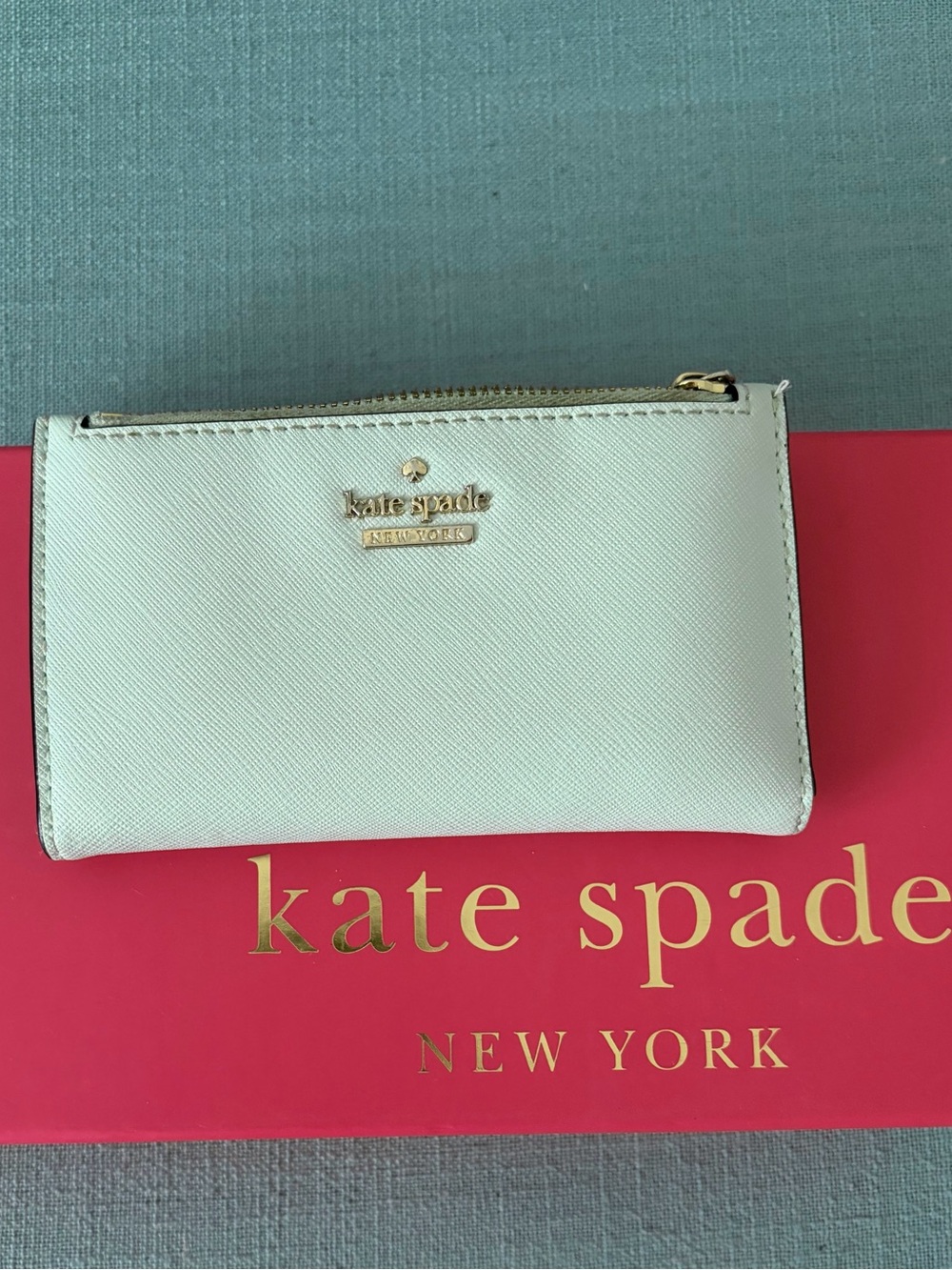 $95 ♠️ KATE SPADE 100% leather wallet Mint green Coin zip card pouch